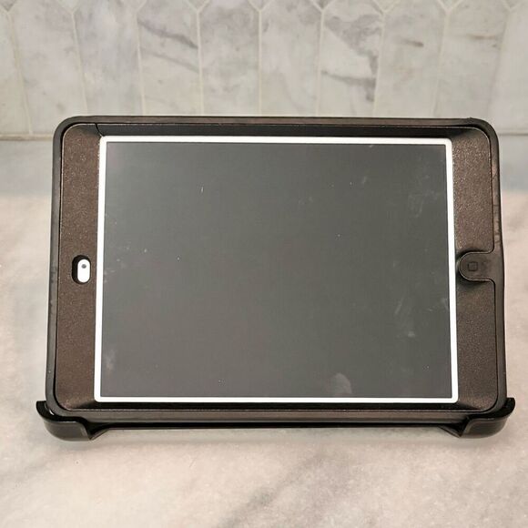 Apple Ipad Mini Silver 2012 First Generation Model - Silver - Picture 1 of 9
